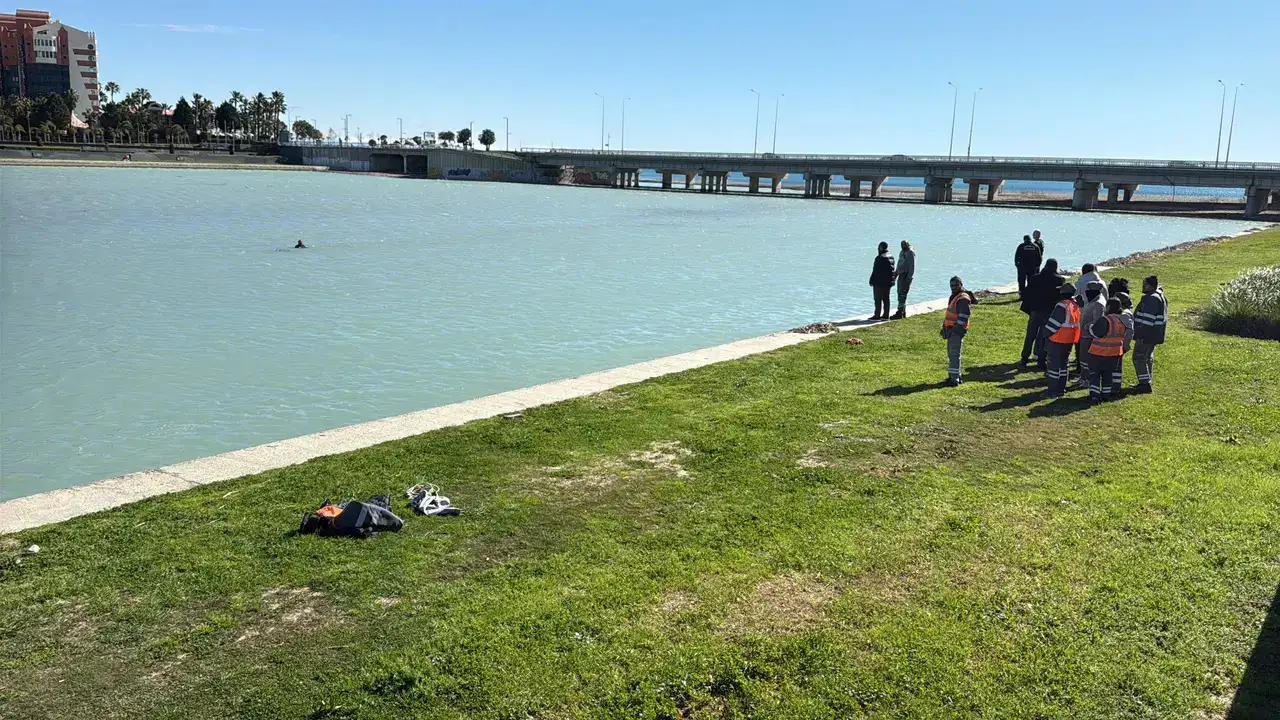 Antalya Büyükşehir İşçisi Kendini Bir Anda Sulara Bıraktı 3